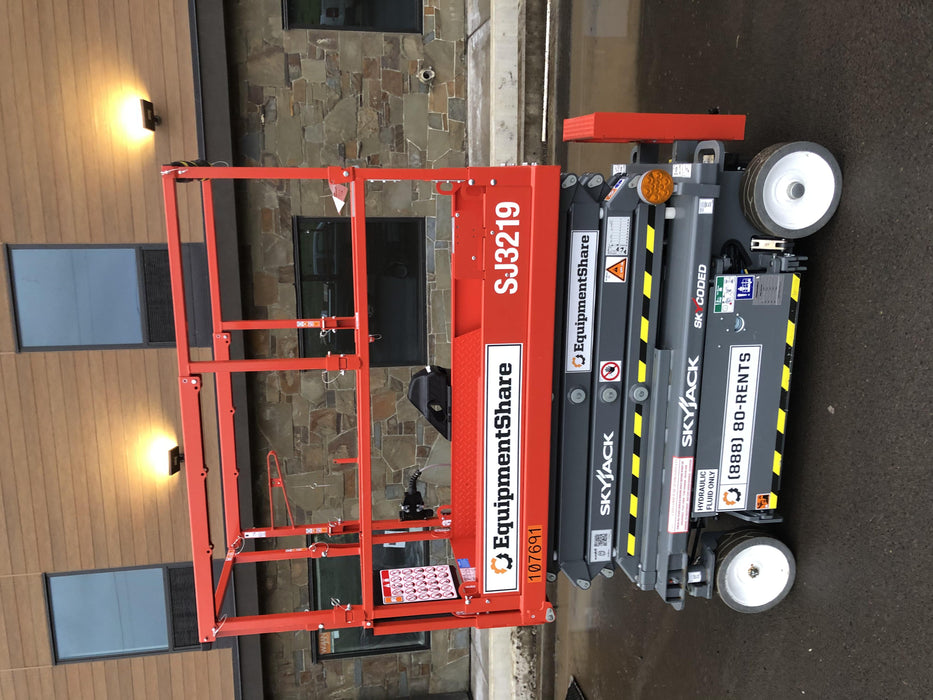 2020 Skyjack SJIII-3219 Solid NM Tires, Half height spring hinged entry gate, Dual Beacons, 800W Inverter