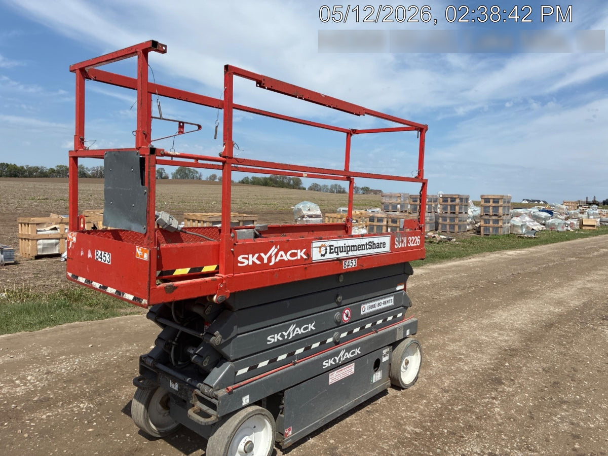 2018 Skyjack SJIII-3226 Skyjack SJIII3226 Scissor Lift w/Trojan Batteries