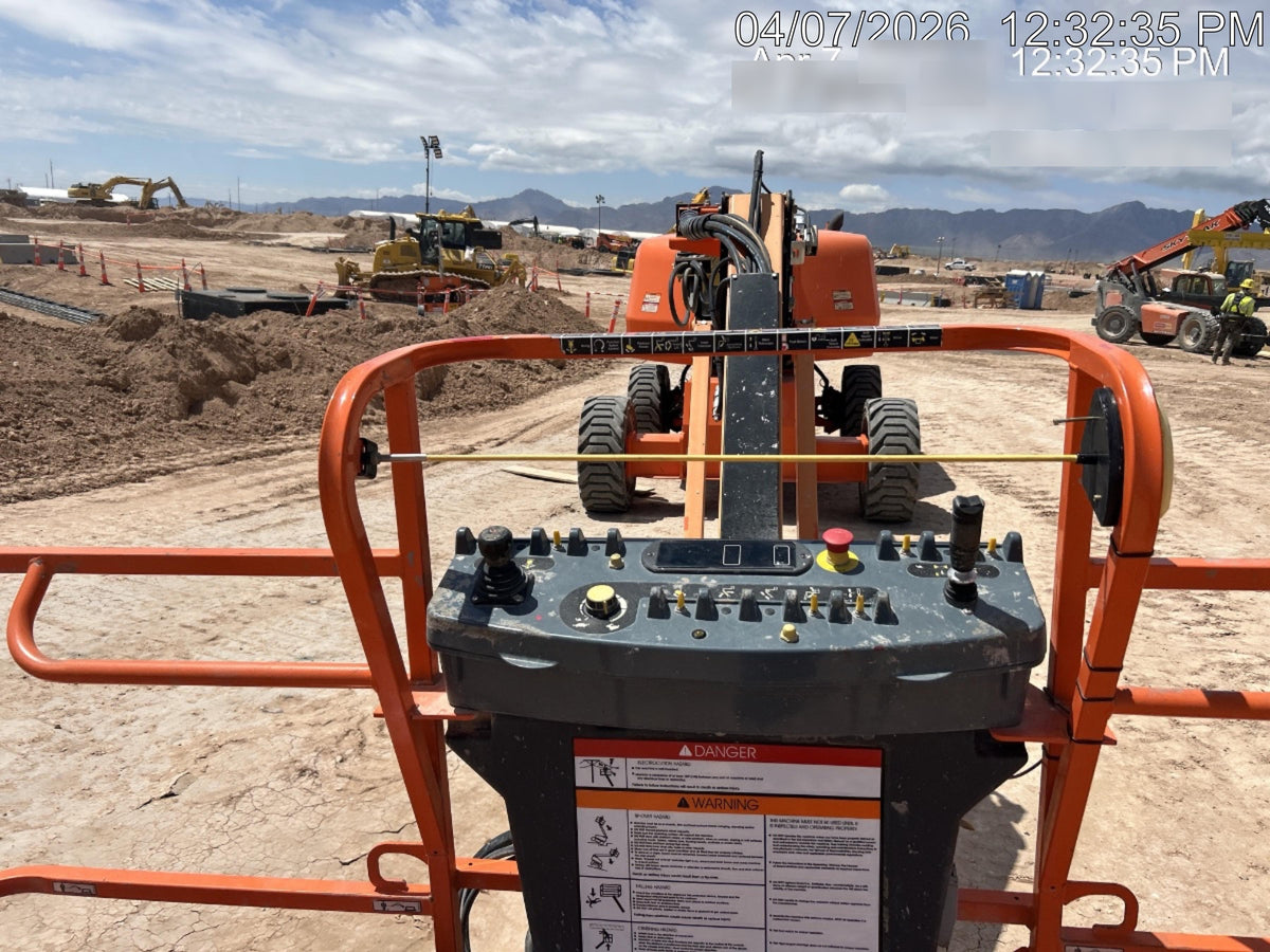 2022 JLG 660SJ