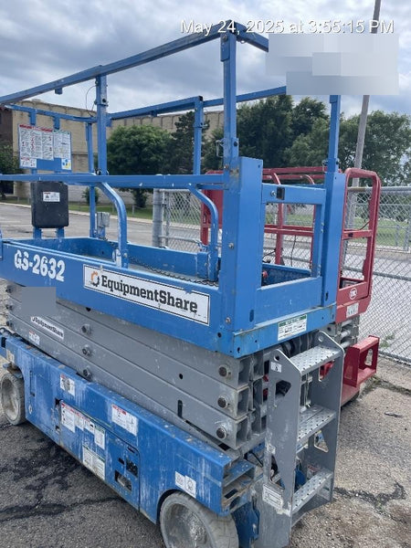 2020 Genie GS-2632 Solid NM Tires, Folding Rails with half-height swing gate, Beacon