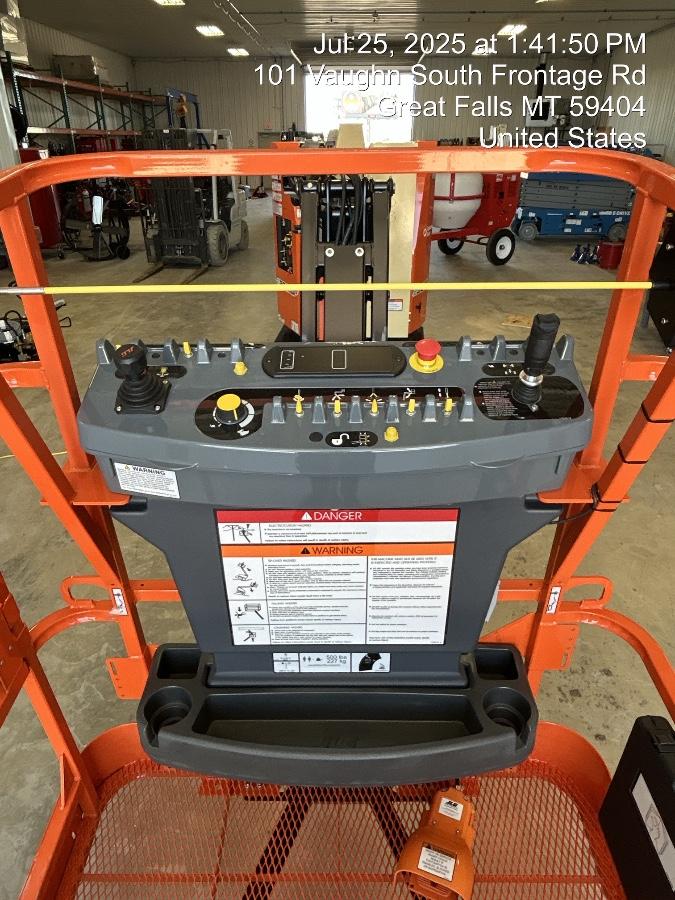 2025 JLG E300AJP