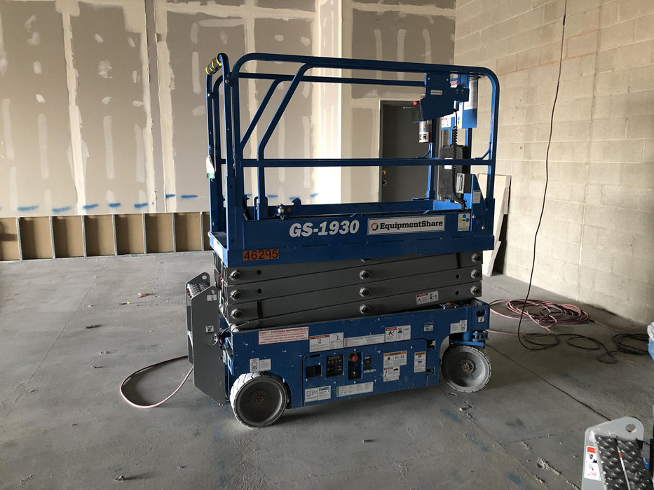 2019 Genie GS-1930 Fixed rails with chain Entry