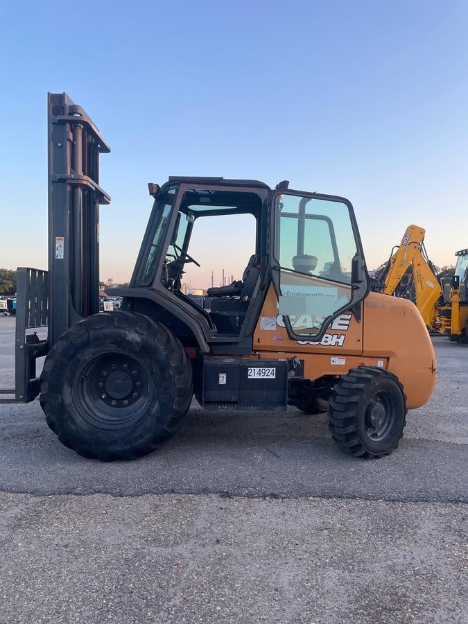 2022 CASE 588H
