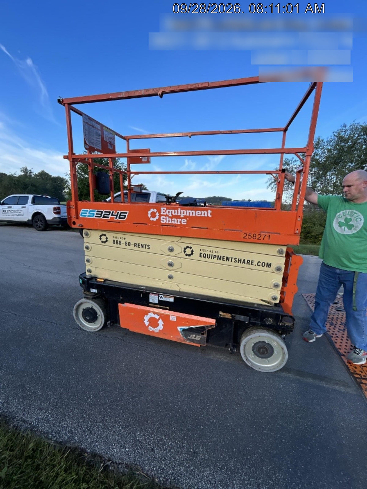 2022 JLG ES3246
