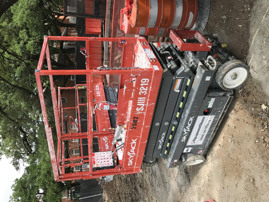 2018 Skyjack SJIII-3219 Skyjack SJIII3219 Scissor Lift w/Trojan Batteries