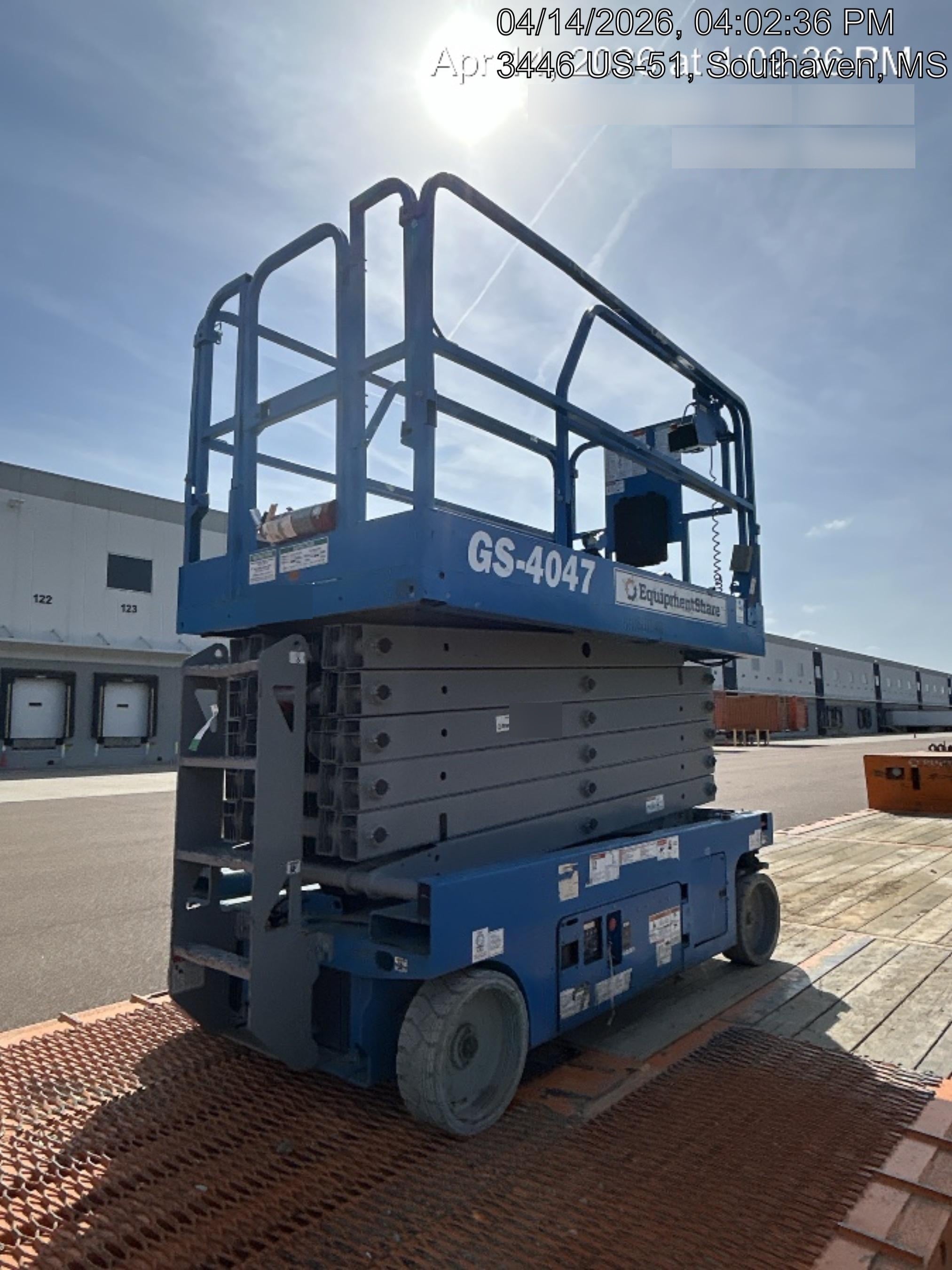 2019 Genie GS-4047 Folding rails with half height swing gate