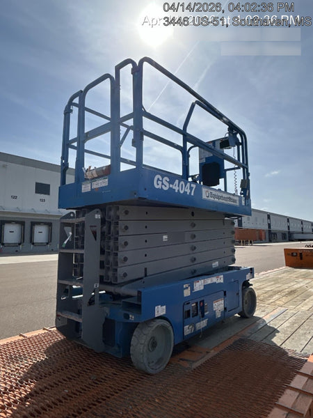 2019 Genie GS-4047 Folding rails with half height swing gate