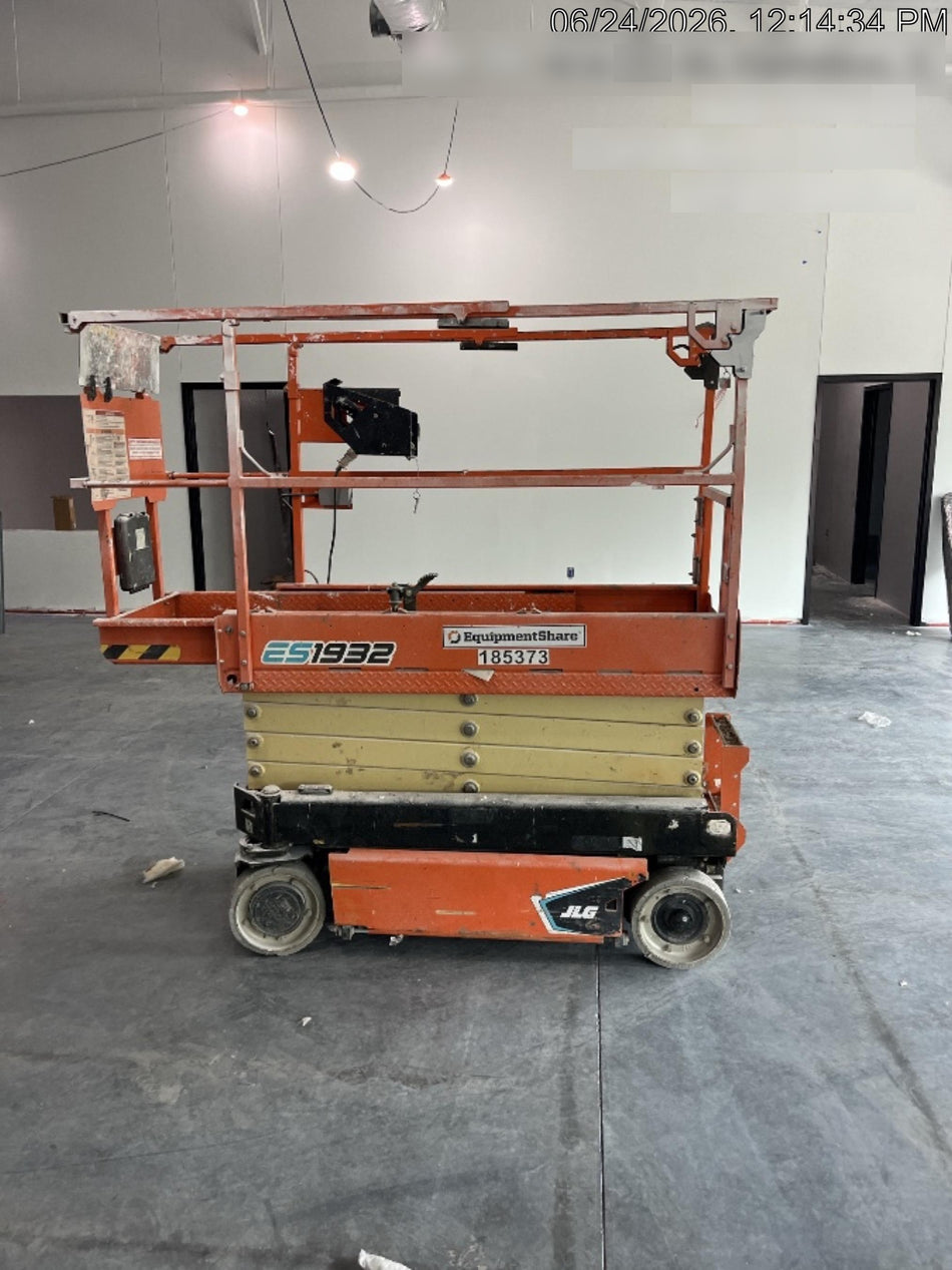2021 JLG ES1932