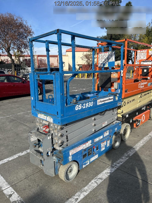 2020 Genie GS-1930 Solid Non Marking Tires, Beacon, Folding rails with half height swing gate, 800W Inverter