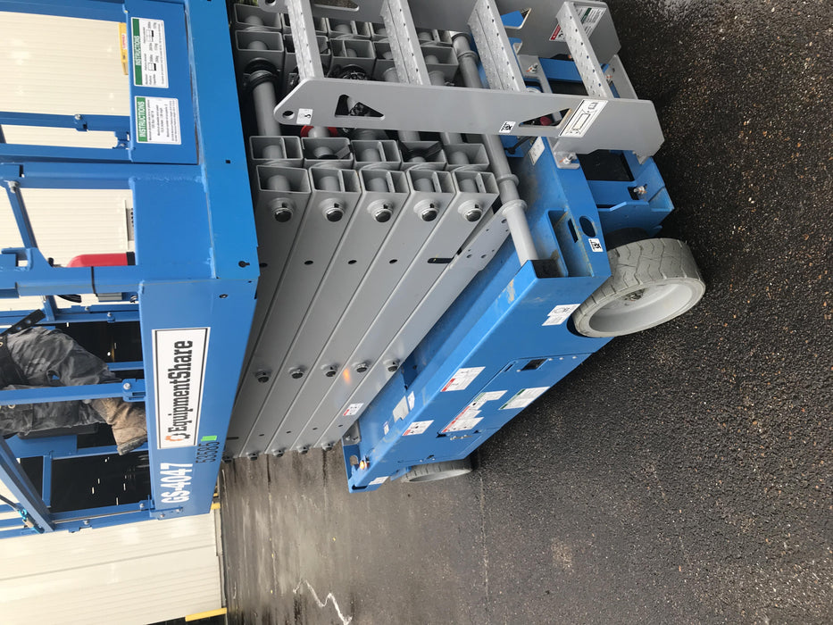 2019 Genie GS-4047 Folding rails with half height swing gate