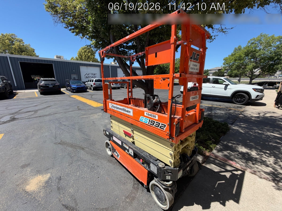 2021 JLG ES1932