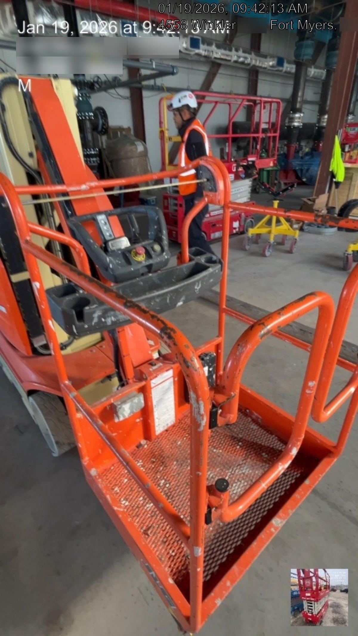 2022 JLG 26E