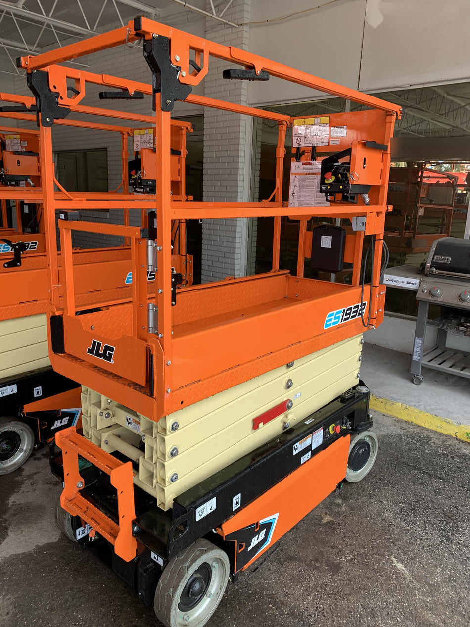 2021 JLG ES1932
