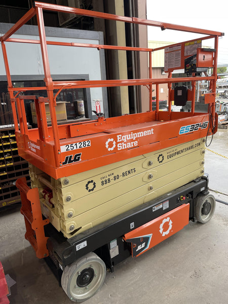 2022 JLG ES3246
