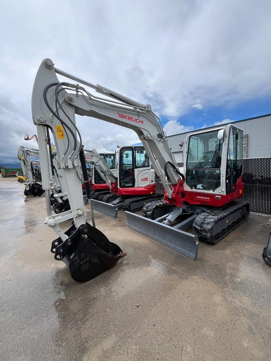 2024 TAKEUCHI TB260-CR