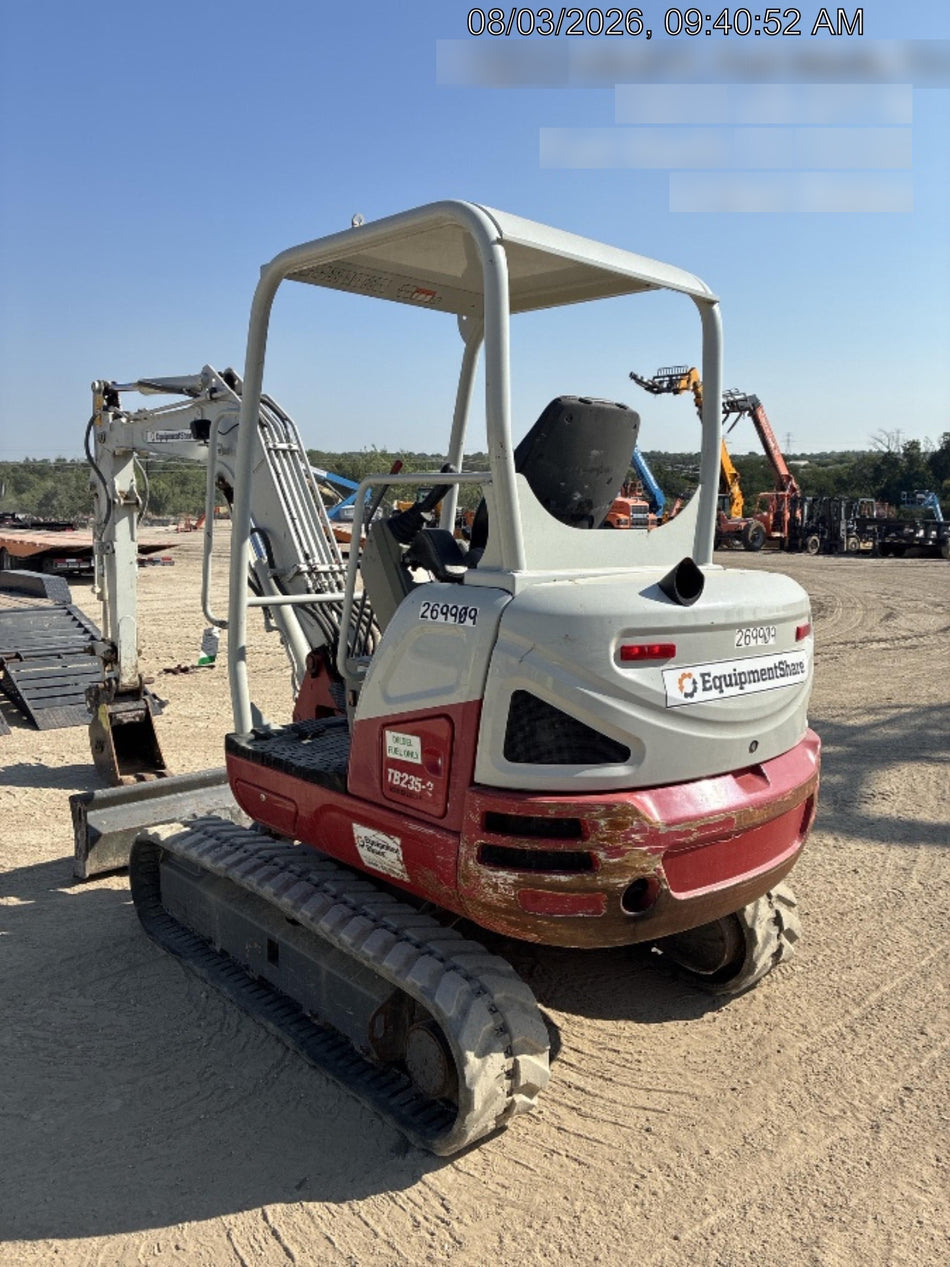 2022 TAKEUCHI TB235-2R