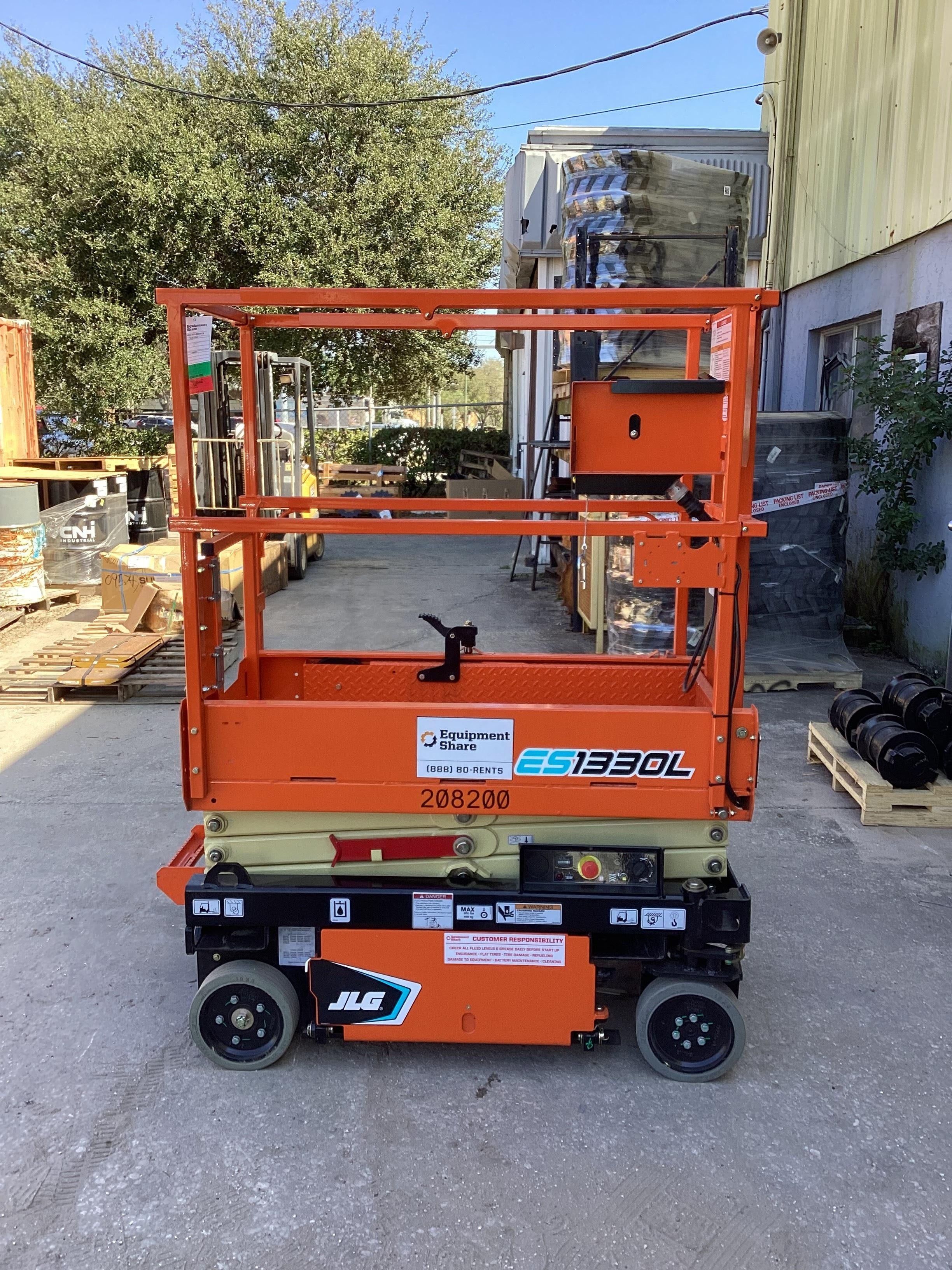 2022 JLG ES1330L