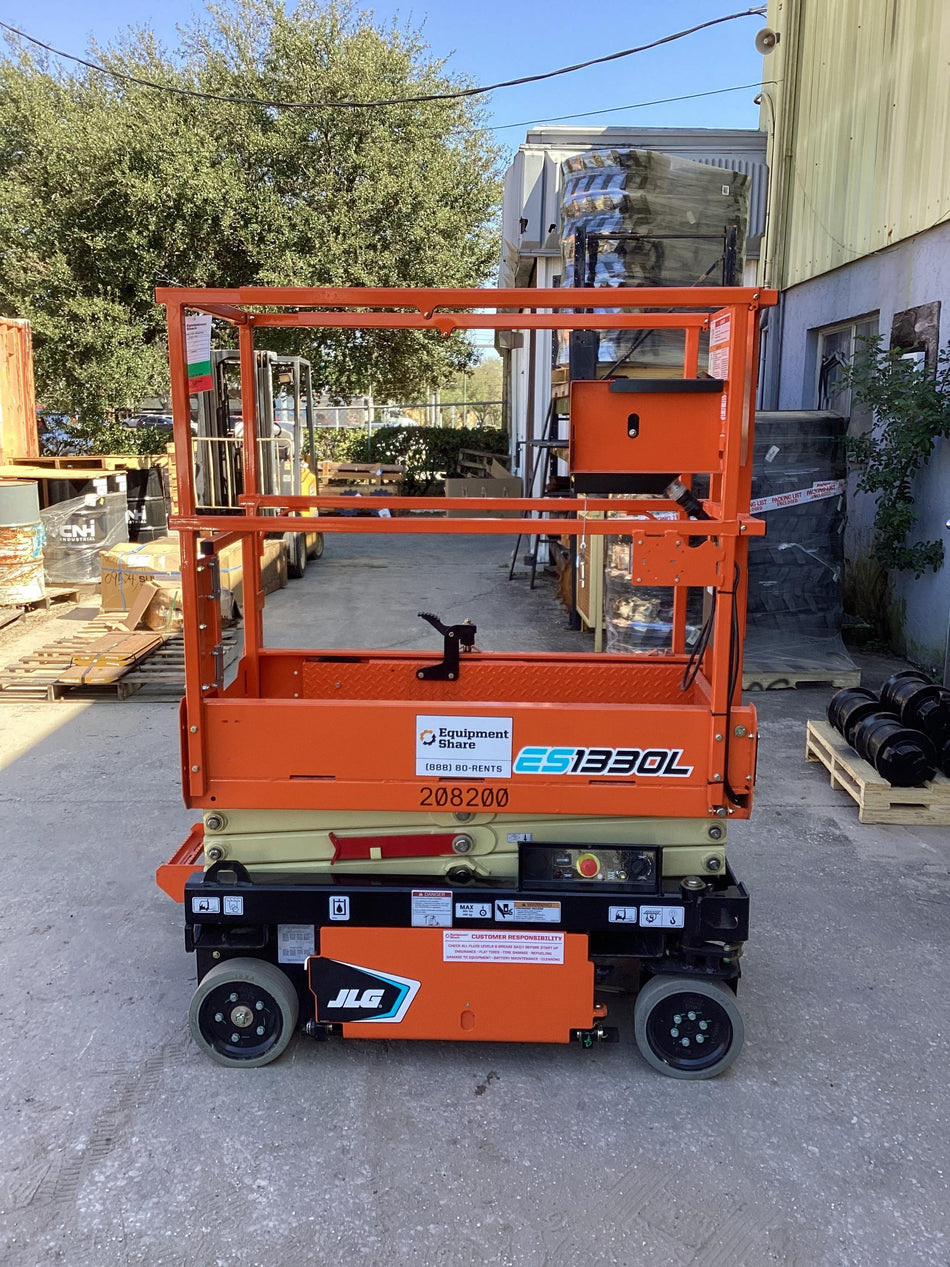 2022 JLG ES1330L