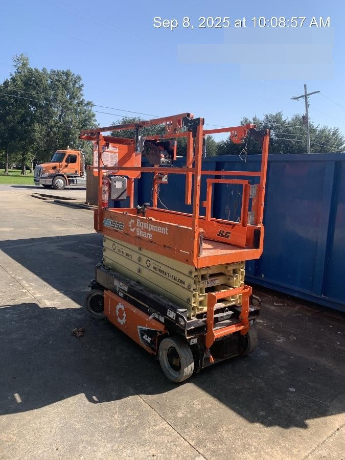 2023 JLG ES1932