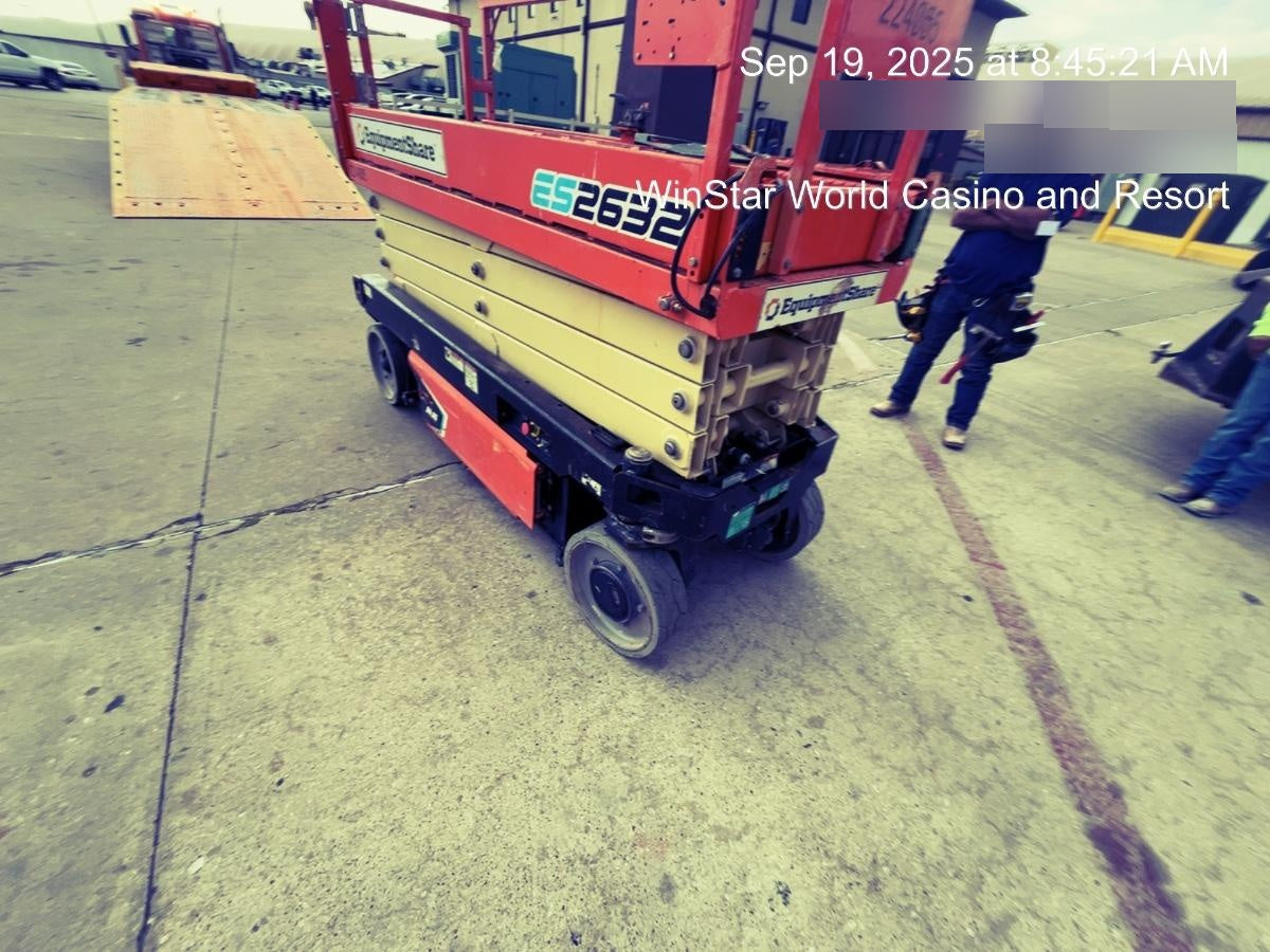 2022 JLG ES2632