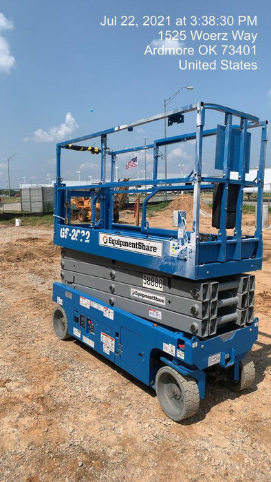 2020 Genie GS-2632 Solid NM Tires, Folding Rails with half-height swing gate, Beacon