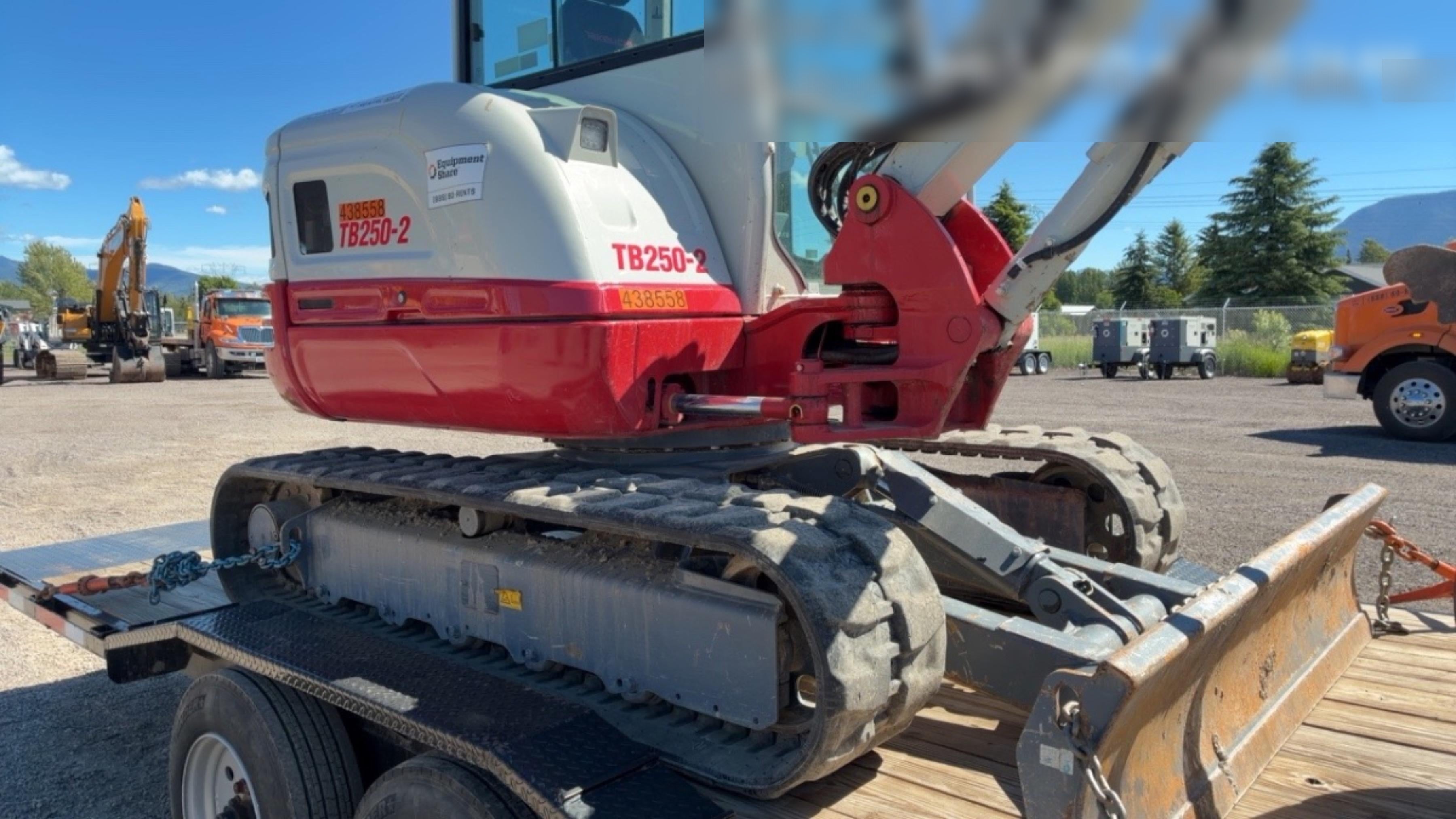 2024 TAKEUCHI TB250-2CR