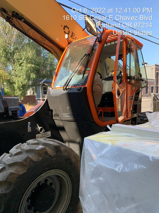 2019 JLG 1075