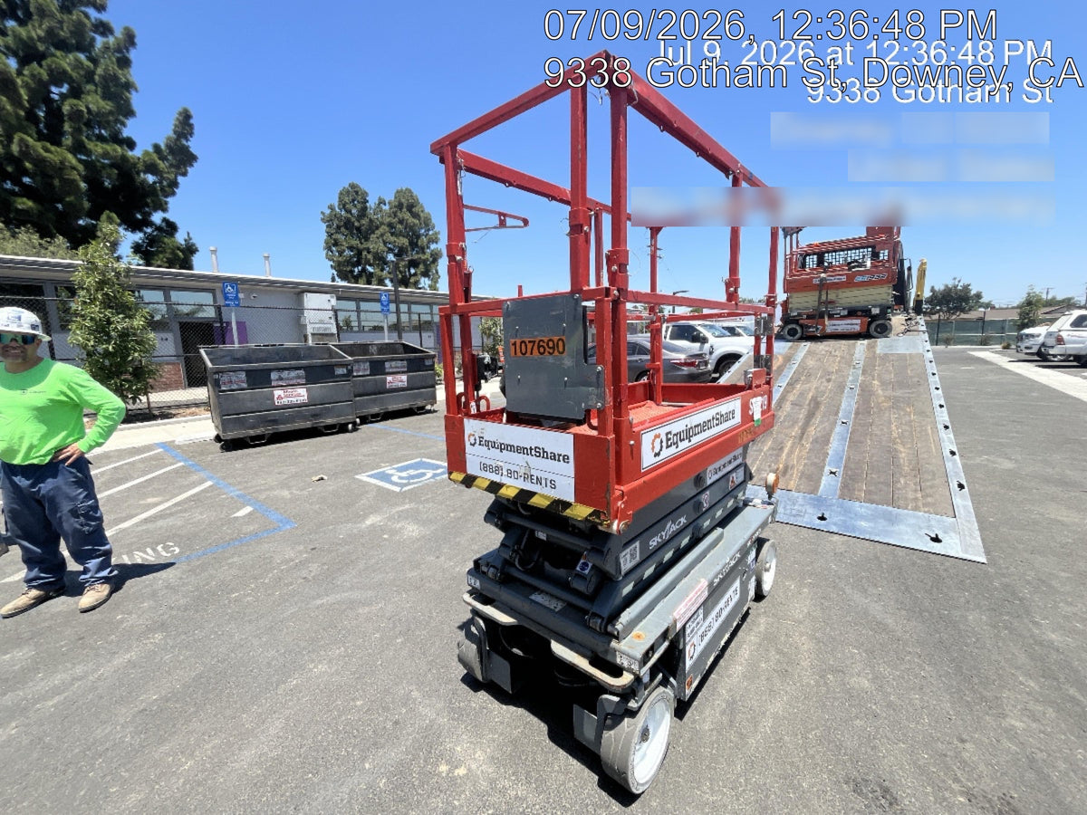 2020 Skyjack SJIII-3219 Solid NM Tires, Half height spring hinged entry gate, Dual Beacons, 800W Inverter