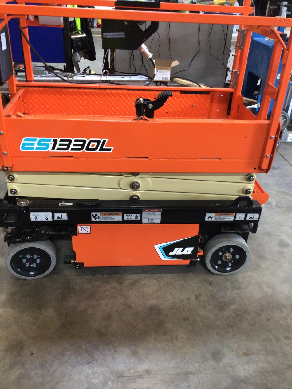 2021 JLG ES1330L