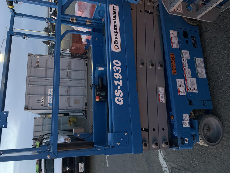 2020 Genie GS-1930 Solid Non Marking Tires, Beacon, Folding rails with half height swing gate, 800W Inverter