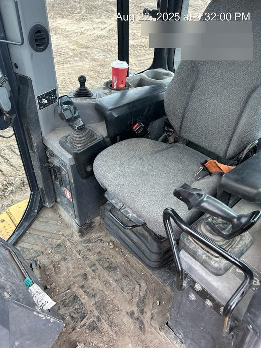 2020 JOHN DEERE 700L