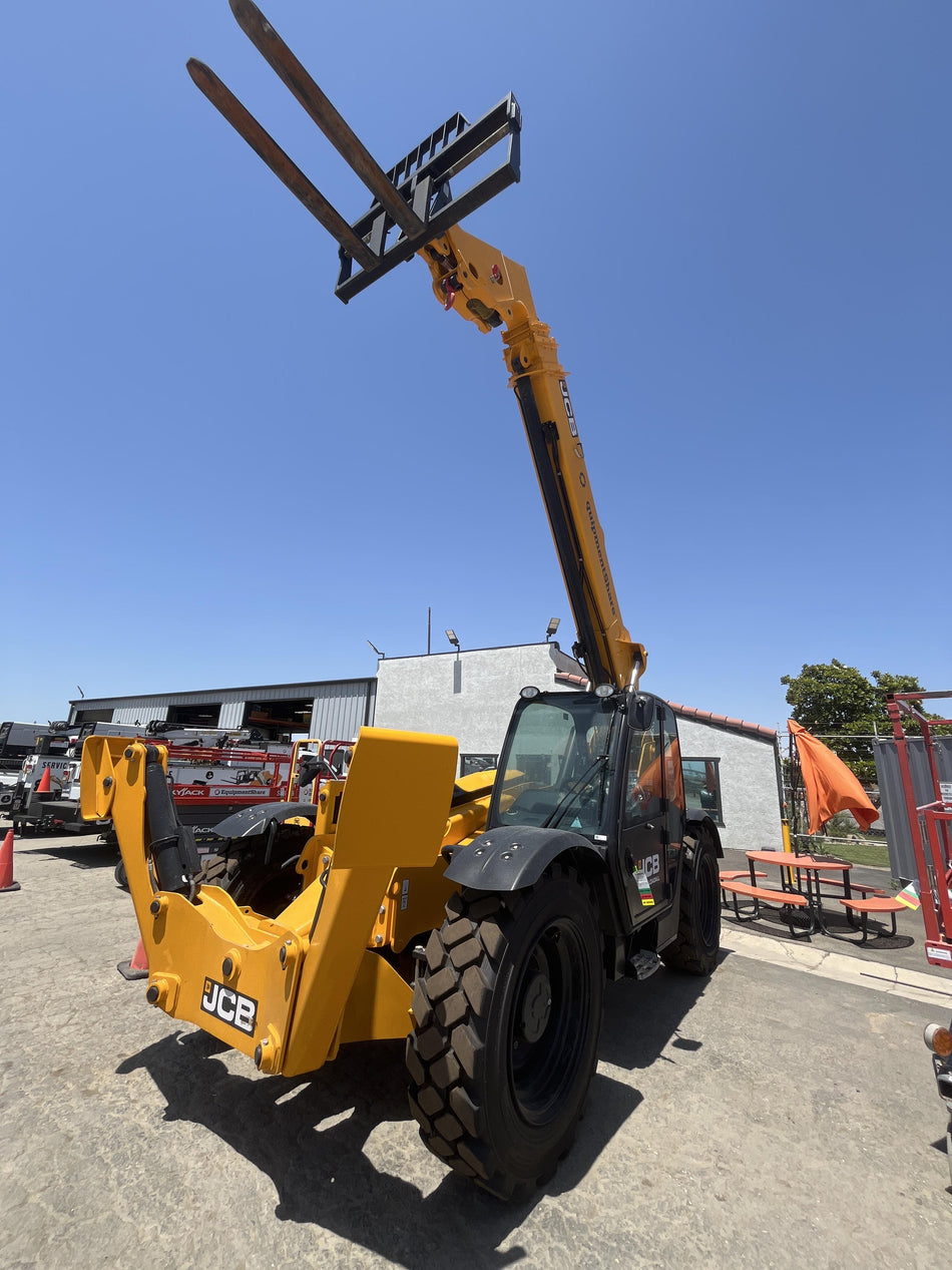 2025 JCB 512-56