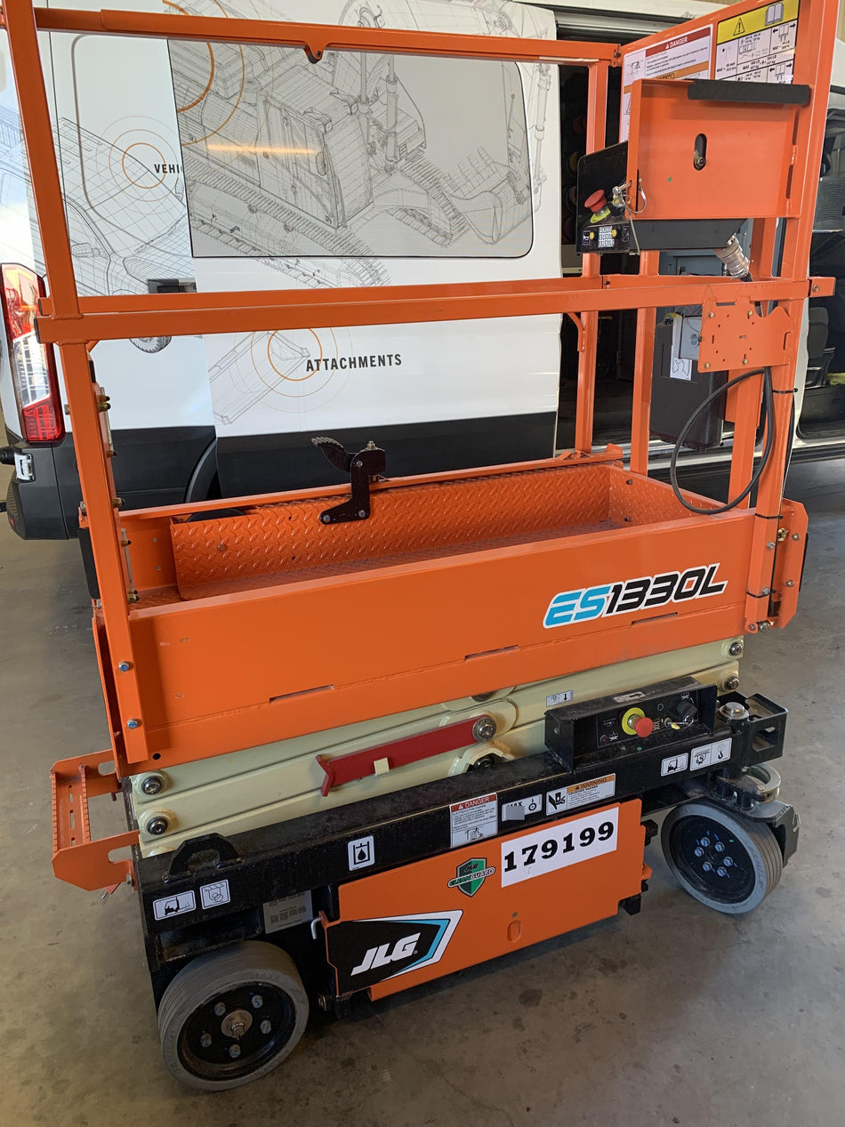 2021 JLG ES1330L
