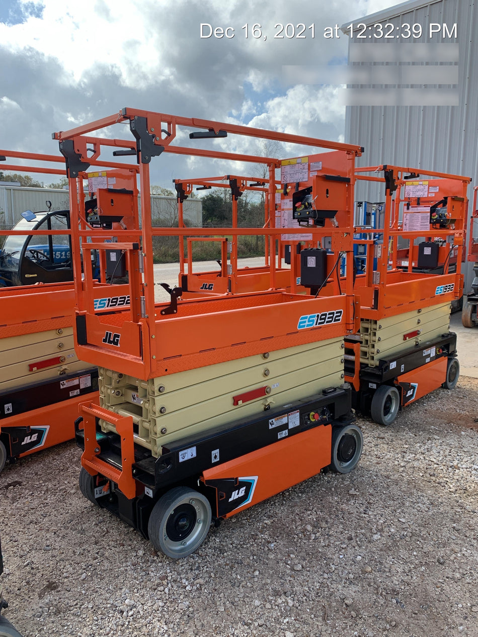 2021 JLG ES1932