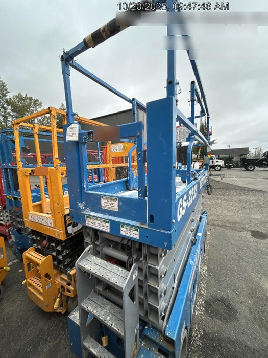 2020 Genie GS-3232 Standard, Folding half height swing gate, 800W Inverter