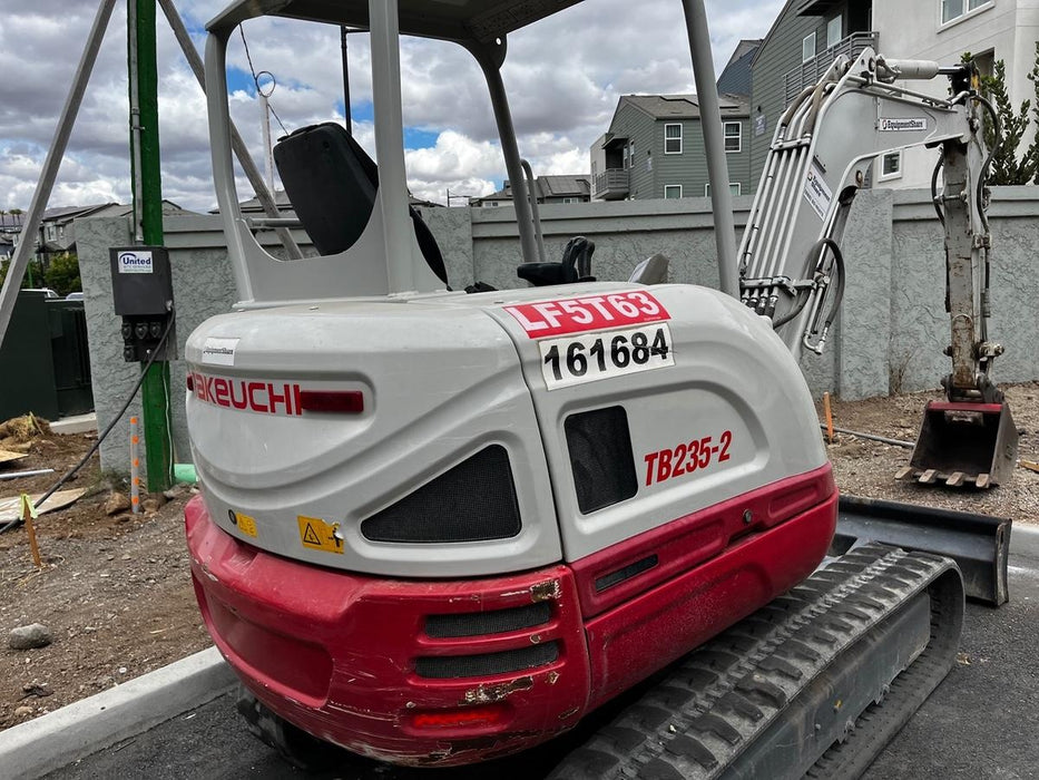 2021 TAKEUCHI TB235-2R