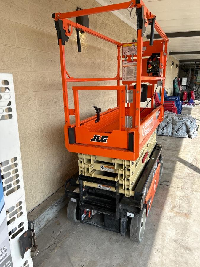 2025 JLG ES1932