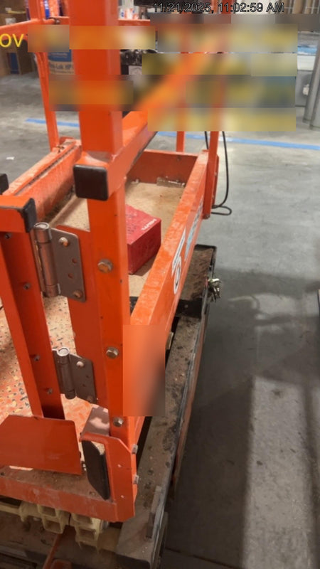 2022 JLG ES1330L