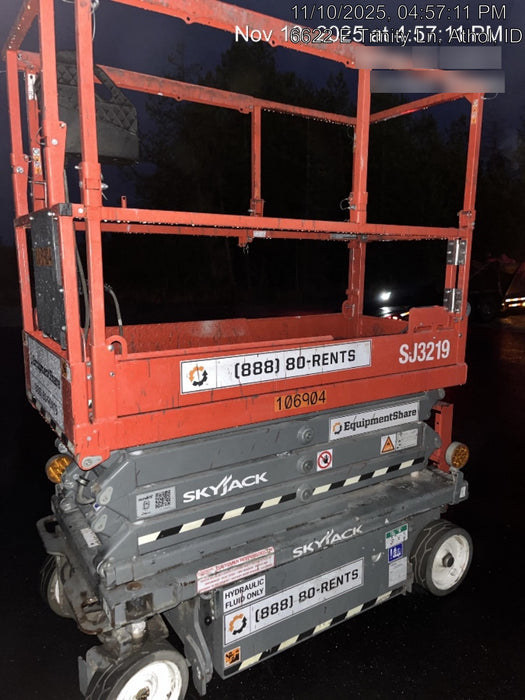 2020 Skyjack SJIII-3219 Solid NM Tires, Half height spring hinged entry gate, Dual Beacons, 800W Inverter