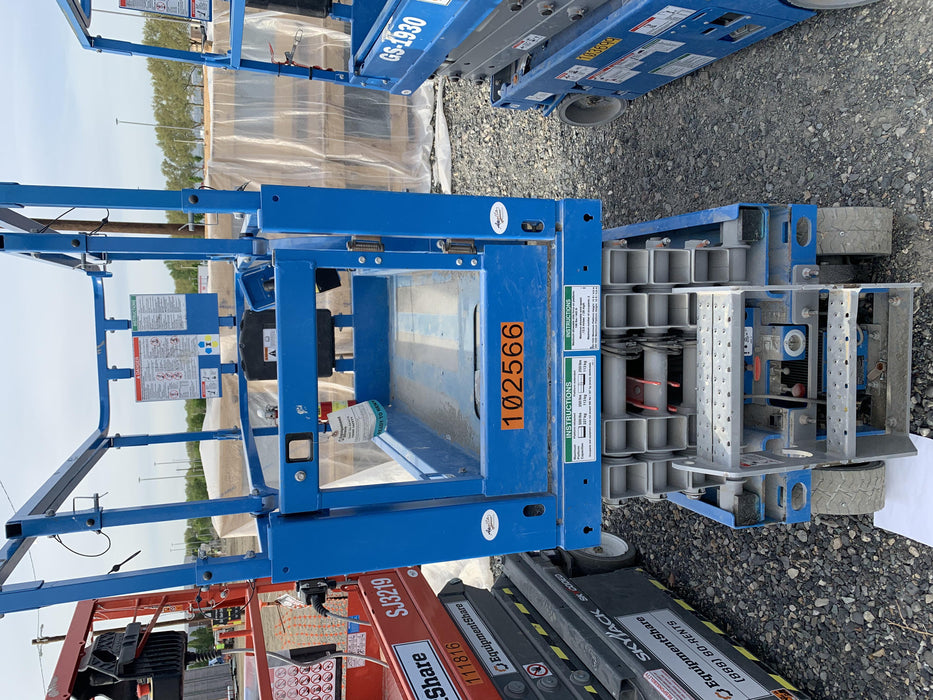 2020 Genie GS-1930 Solid Non Marking Tires, Beacon, Folding rails with half height swing gate, 800W Inverter