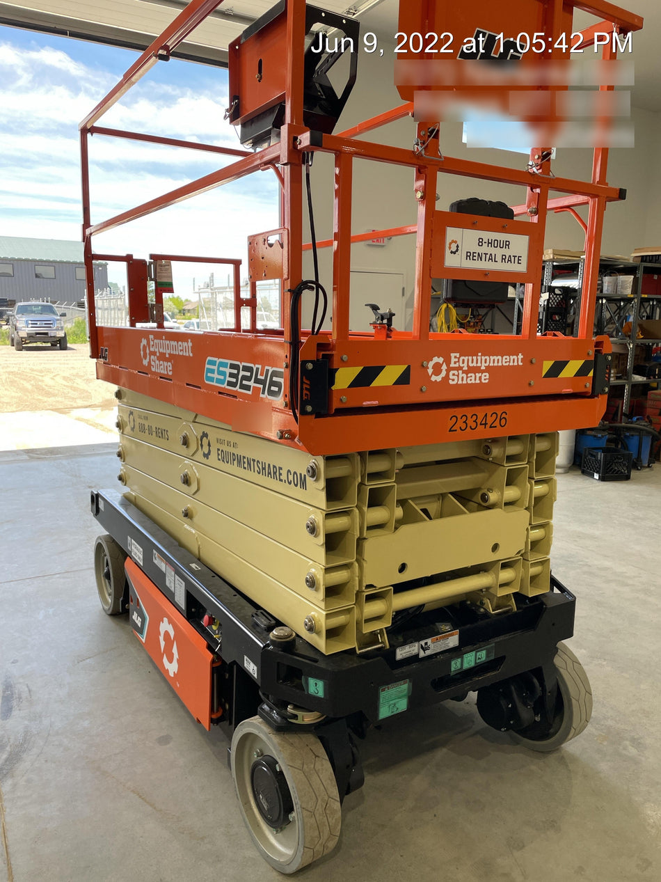 2022 JLG ES3246