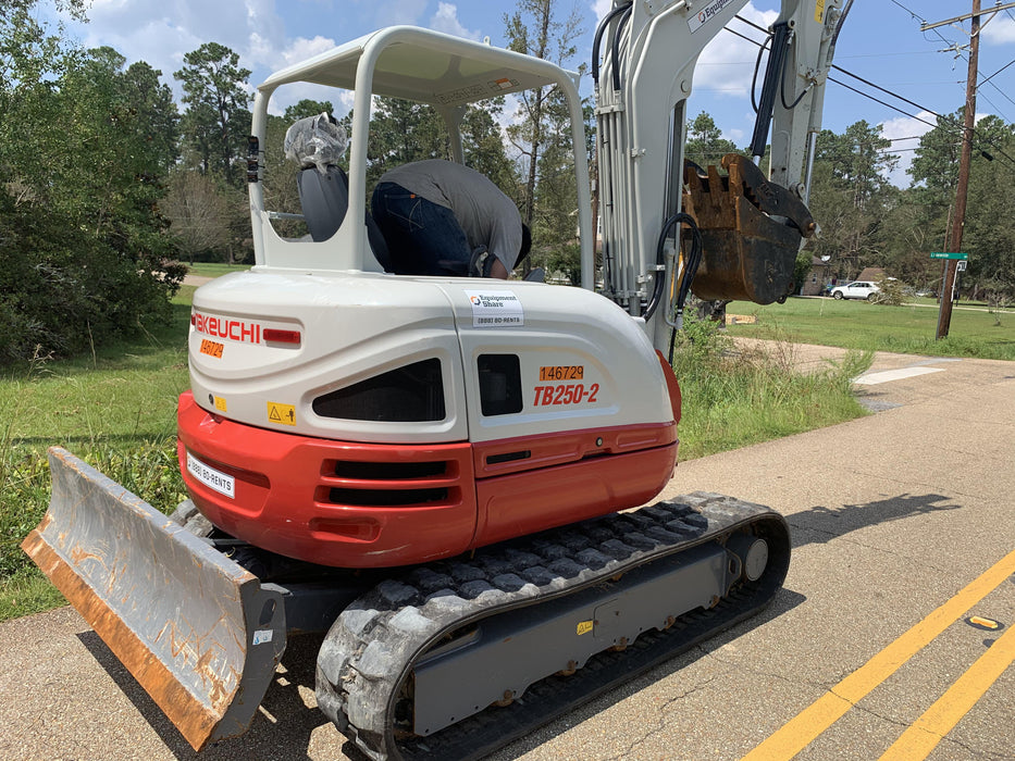 2021 TAKEUCHI TB250-2