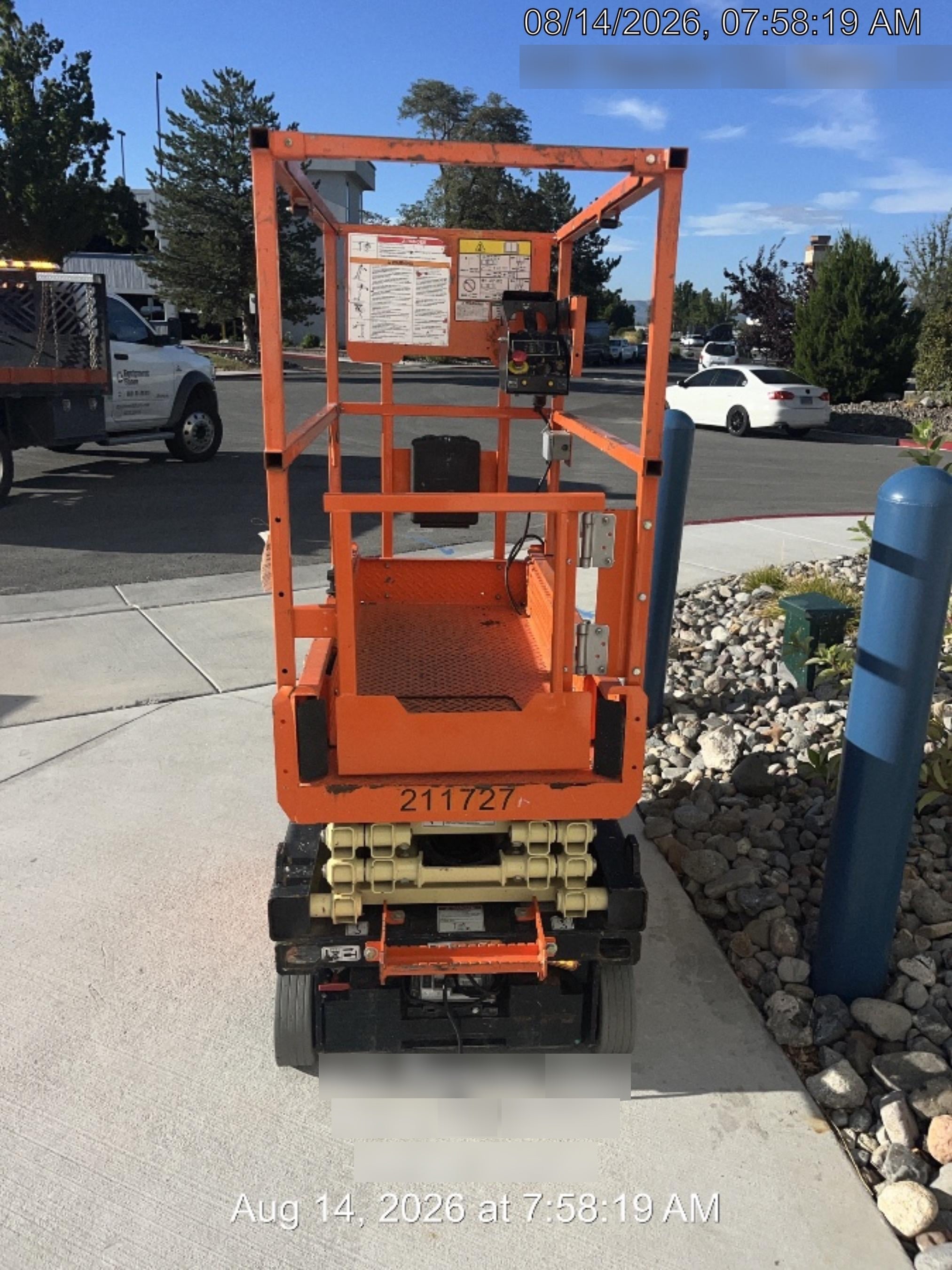 2022 JLG ES1330L