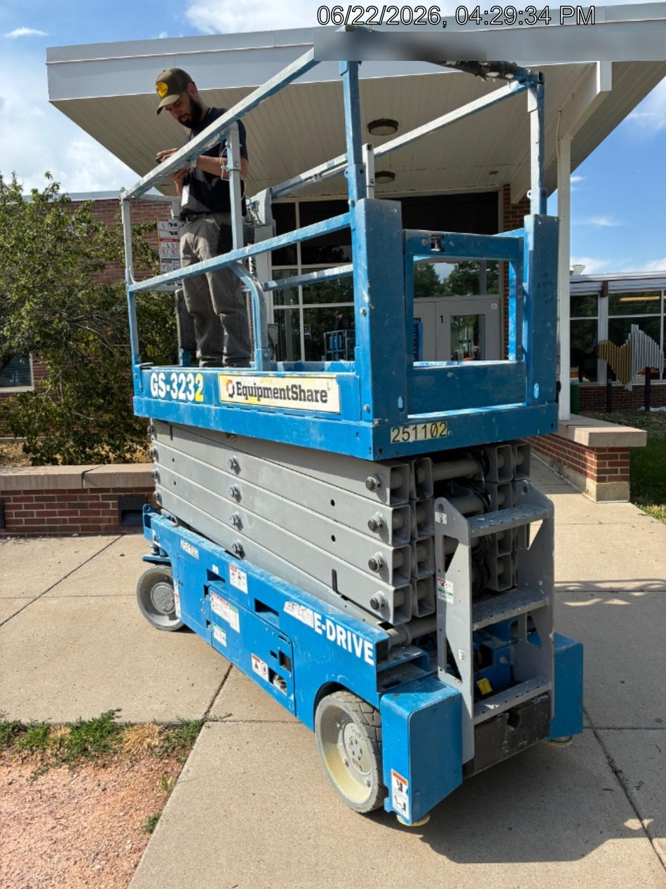 2022 GENIE GS-3232