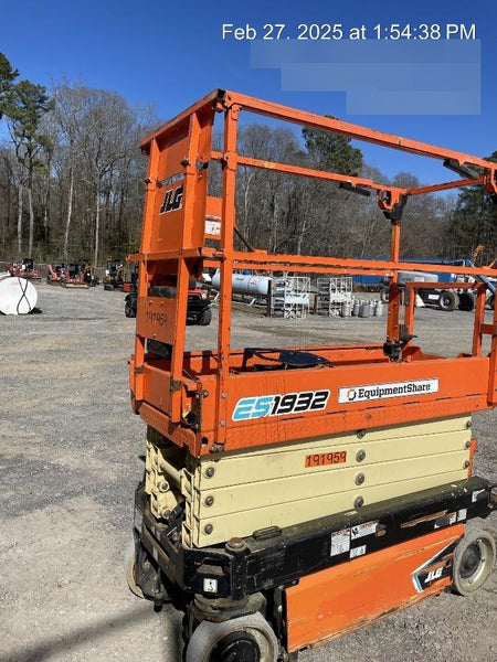 2021 JLG ES1932