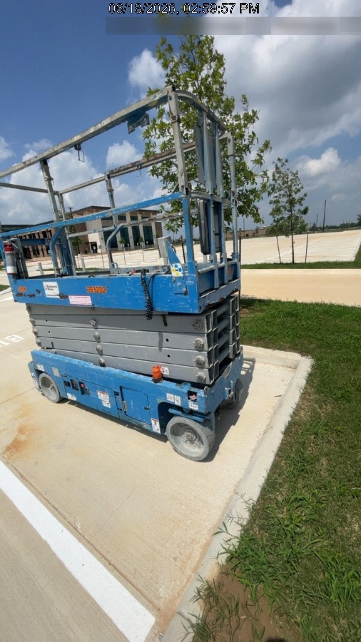 2017 Genie GS-3232 32' Narrow Electric Scissor Lift