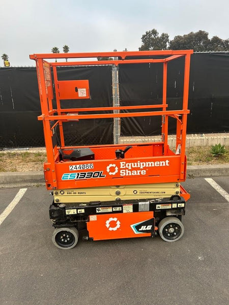 2022 JLG ES1330L