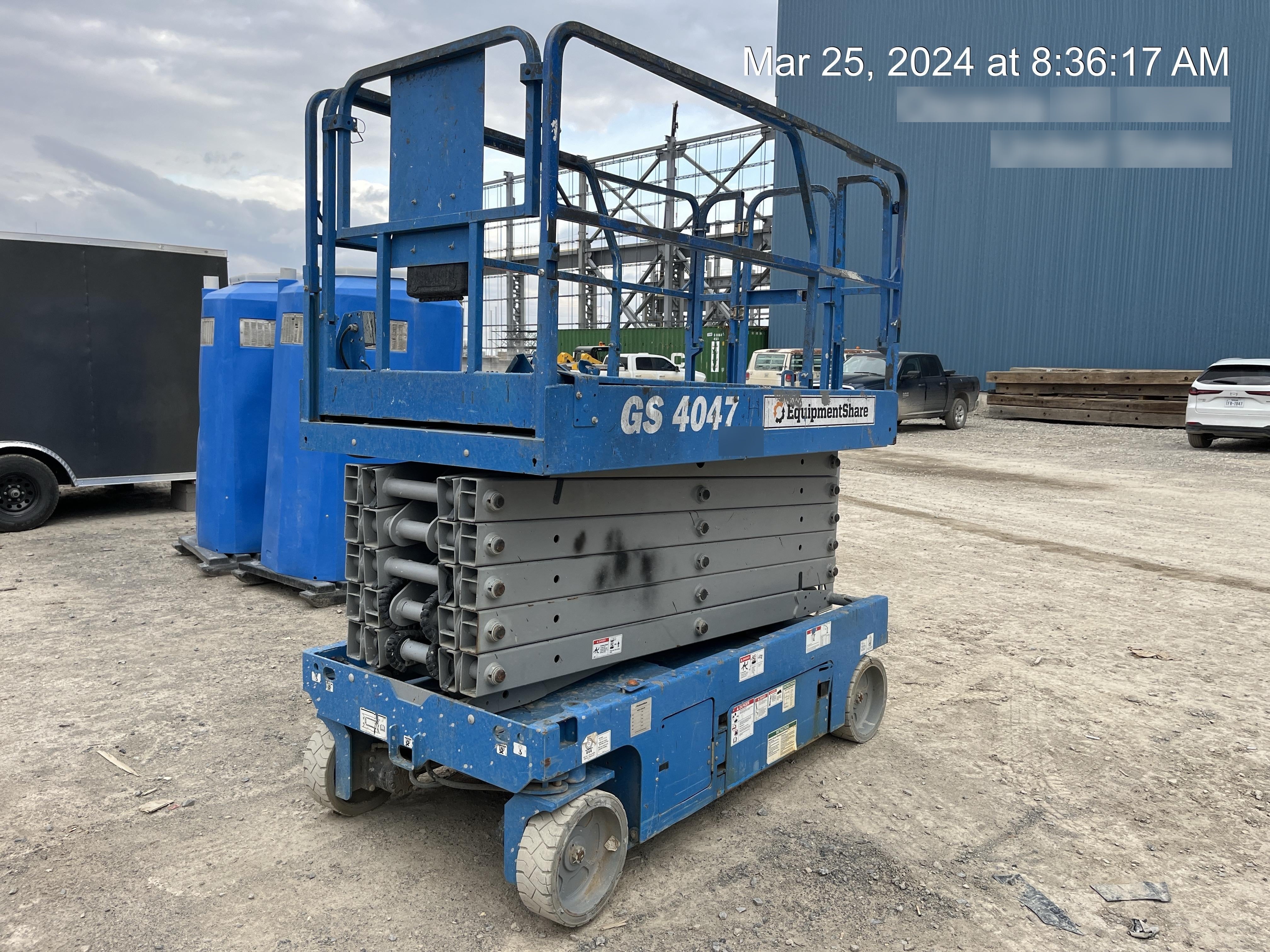 2019 Genie GS-4047 Folding rails with half height swing gate