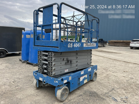 2019 Genie GS-4047 Folding rails with half height swing gate