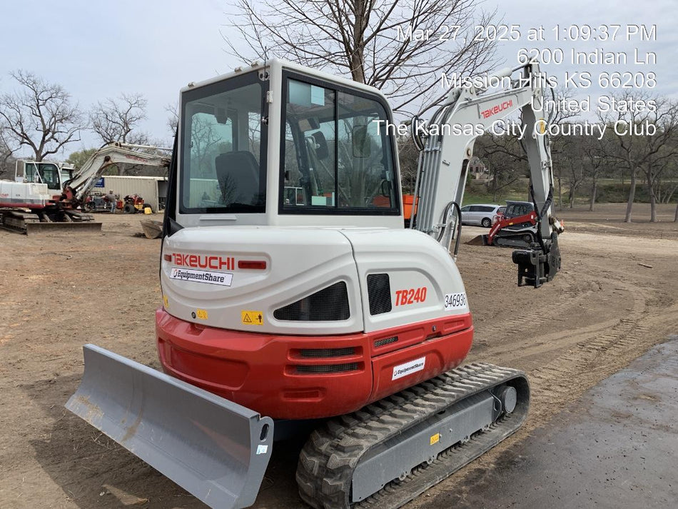 2023 TAKEUCHI TB240-CR